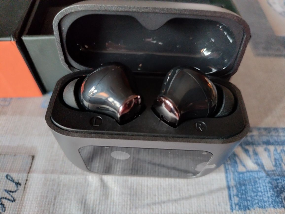Vând căști wireless
