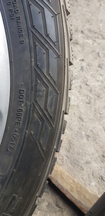 БУСОВИ ЗИМНИ-17цола-215/60-1бр.-99лв."NOKIAN "-като нови