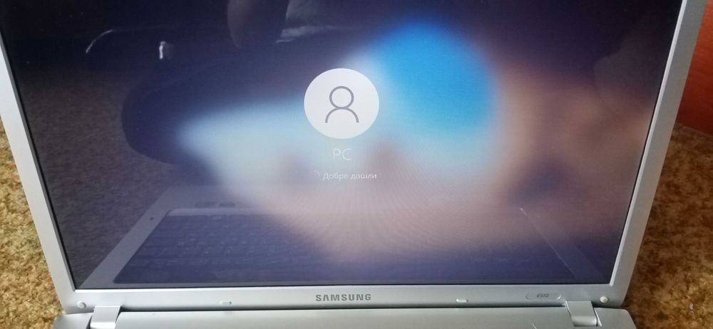 Продавам лап топ samsung..