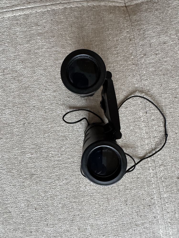 Binoclu Tasco 10x25 – Compact, Claritate Excelentă,