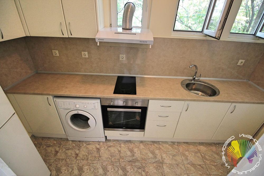 Дава се под наем Тристаен апартамент в Бургас, Възраждане - 95 кв.м за 357 € - Снимка #1