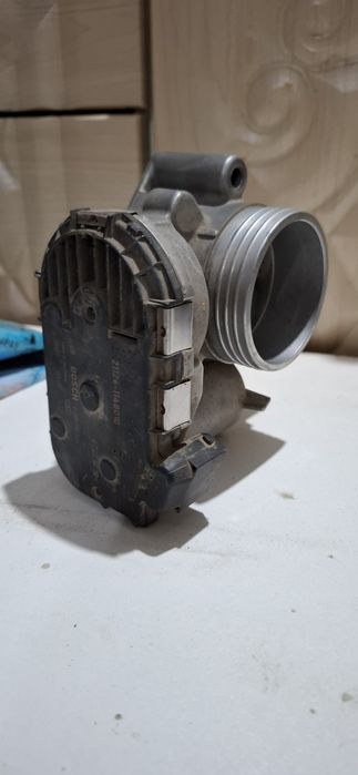 Продам на ваз 2172 приора дроссельную заслонка,в хорошем состоянии бу.