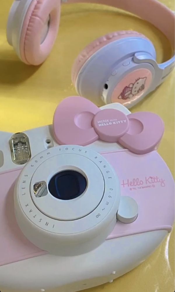 срочно продам камеру моментальной печати instax mini hello kitty