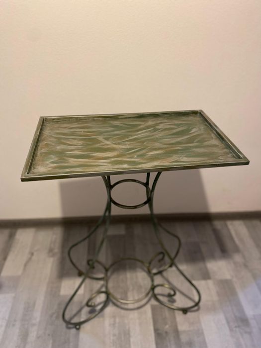 Vând masă metalică