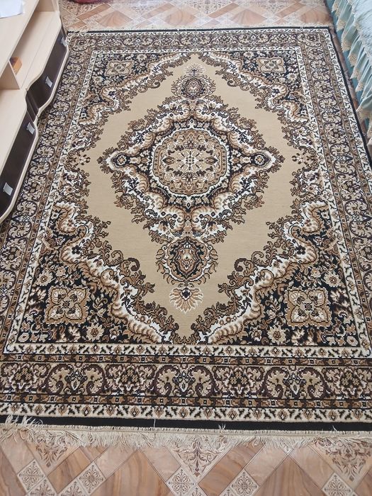 Ковёр в хорошем состоянии