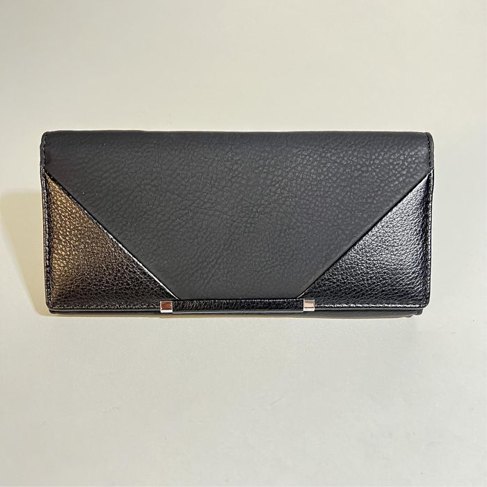 ПРОМО Различни видове и цветове дамски портмонета