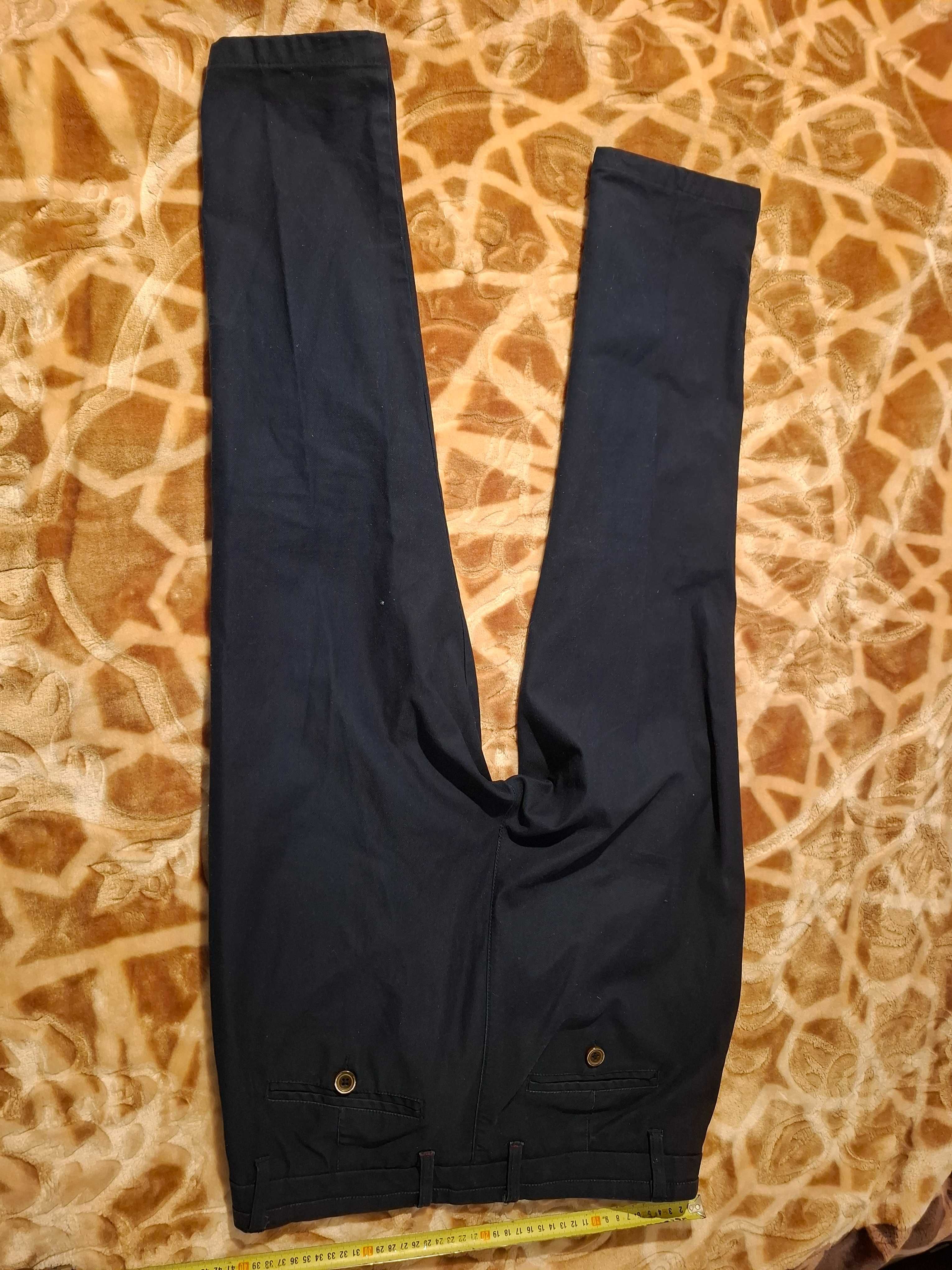 Pantaloni tip jeans