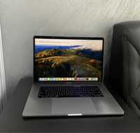 Apple MacBook Pro 2018 года 15-inch i7 16-256GB хорошем состоянии