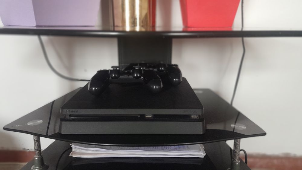 Сони плестейшн 4