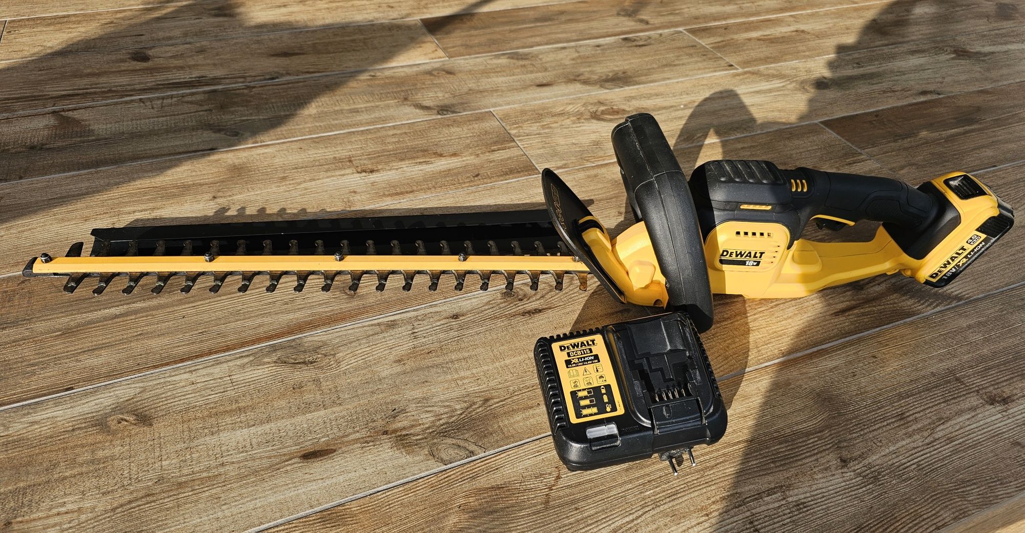 Masina tuns gard viu Dewalt