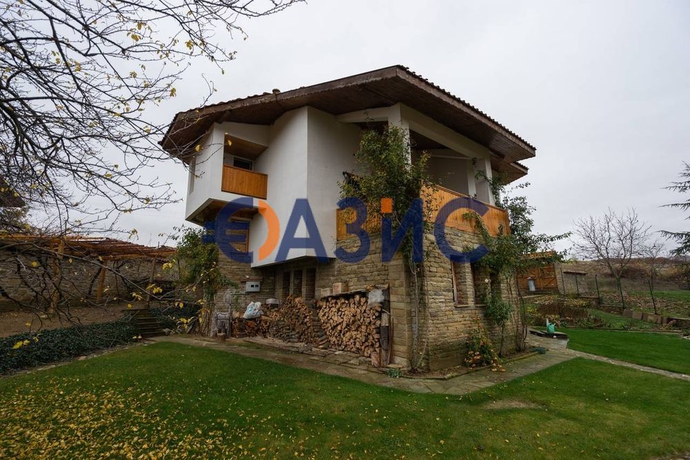 Вила в подножието на Балкана в с. Медвен, Сливен, България, 310 м2