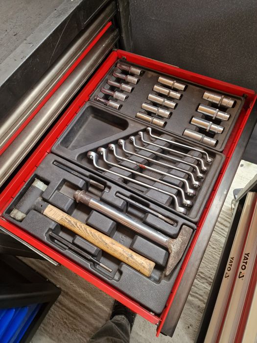 Dulap yato 6 sertare cu scule plus pistol impact yato