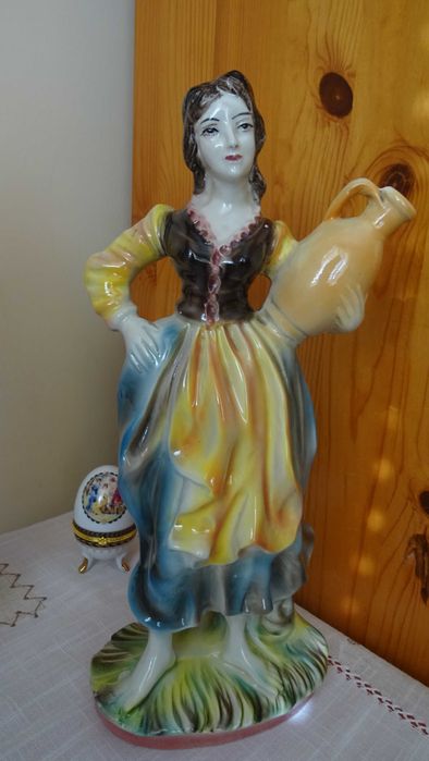 Големи порцеланови фигури. Майолика Италия втора половина на 20 век.