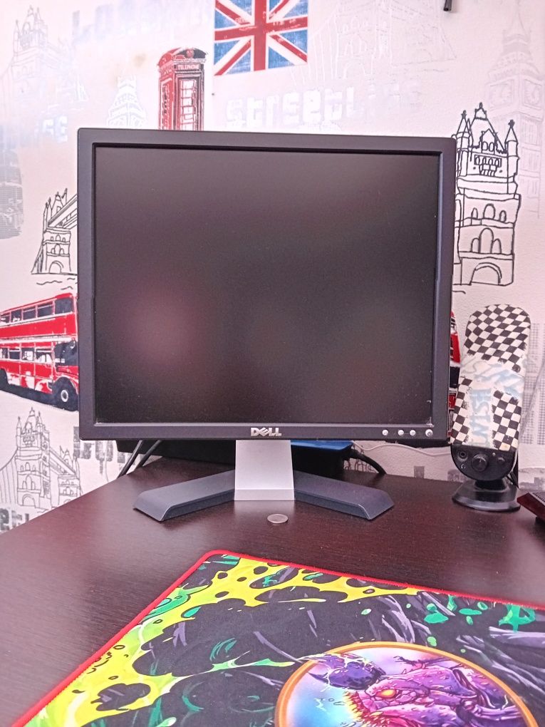 Vand monitor și unitate pc