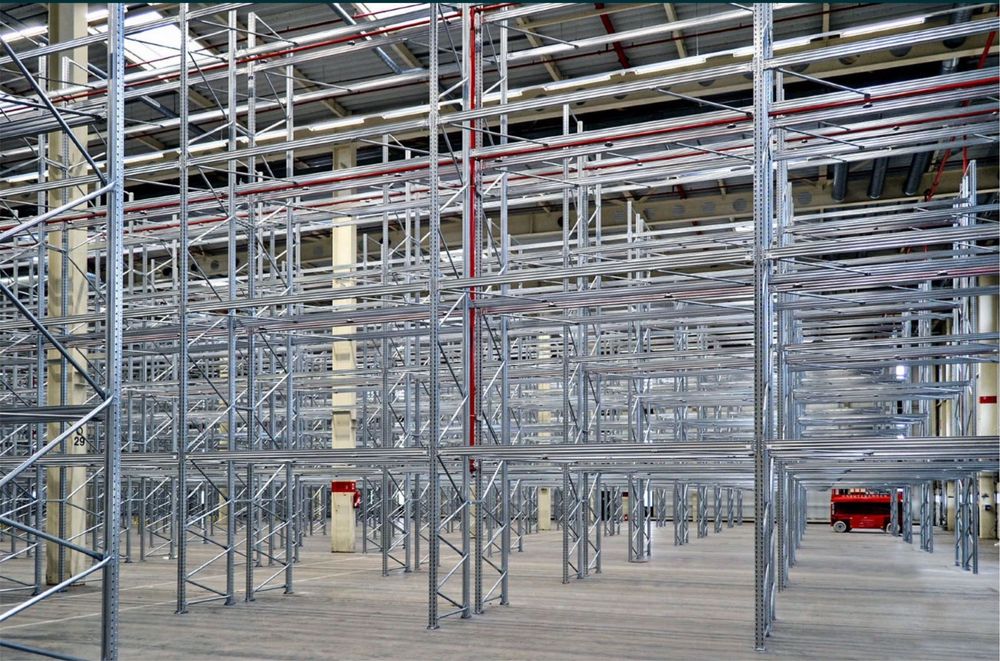 Rafturi metalice in stoc