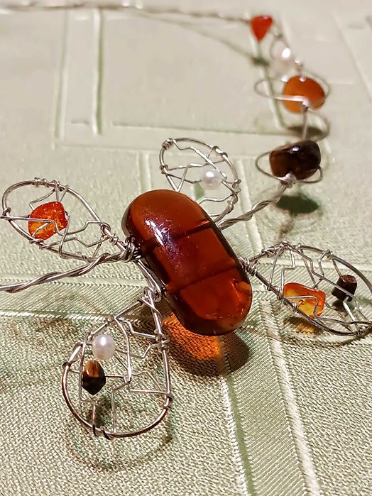 Уникално колие с камъни, пеперуда