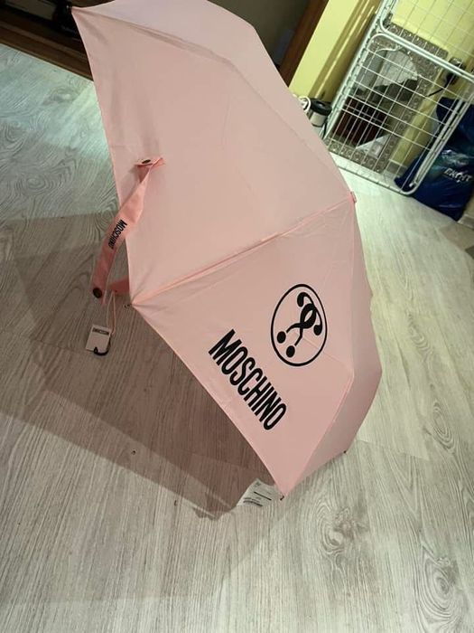 Оригинални чадъри,,LOVE MOSCHINO