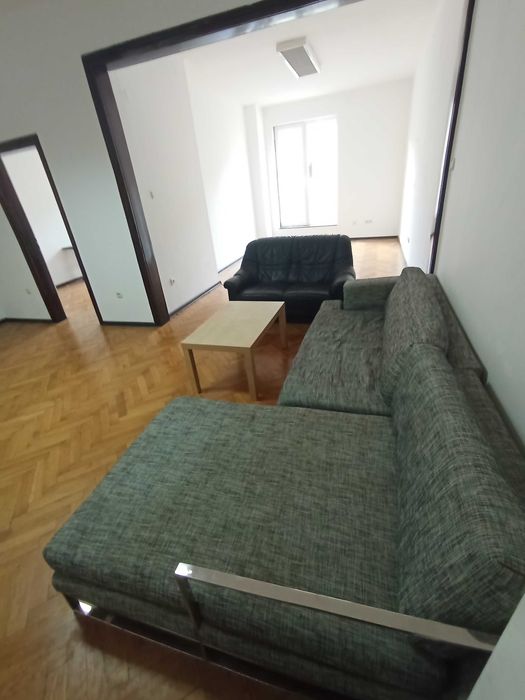 Частно лице отдава тристаен апартамент, 100 кв.м, Идеален Център