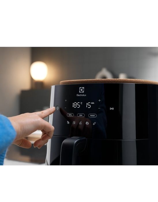 Friteuza cu aer cald Electrolux 700 XXL EAF7B, 1800 W  SIGILATĂ