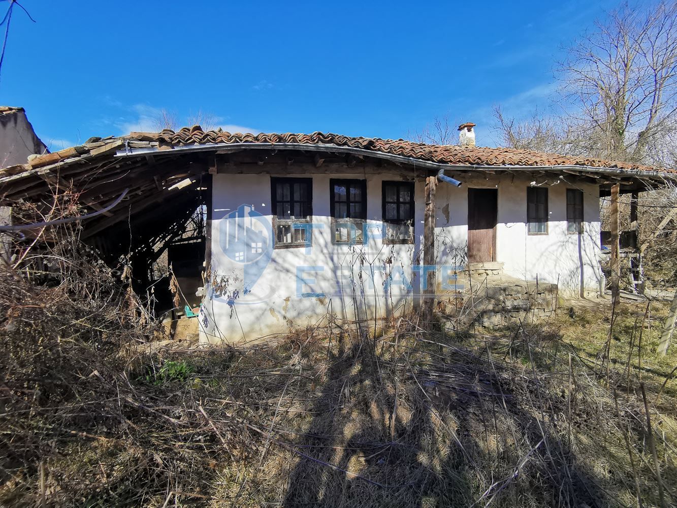 Стара къща на главната улица в село Къпиново, област Велико Търново