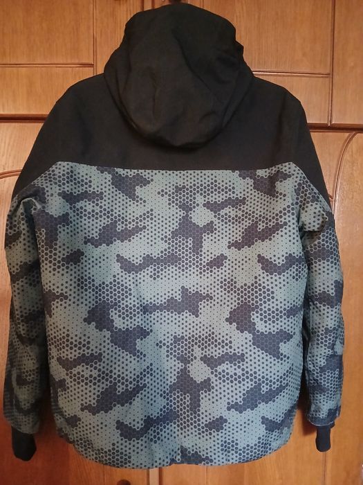 Vând geacă Mckinley pentru băieți