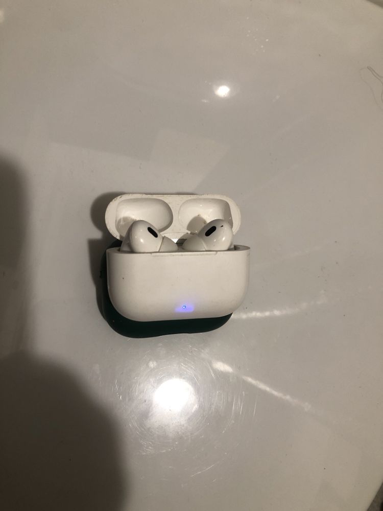 Легендарные оригинальные AirPods 3 и AirPods 2