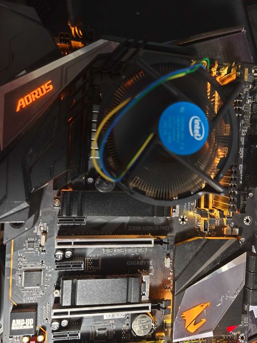 placa de baza gigabyte aorus z390 pro soket 1151
