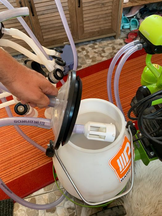 Aparat de muls capre