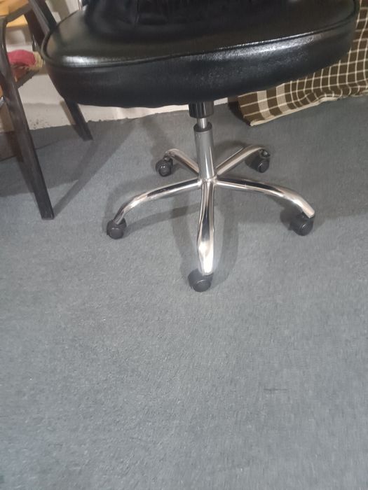 Офсние Кожанние кресло