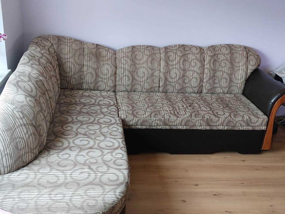 Голям холов диван