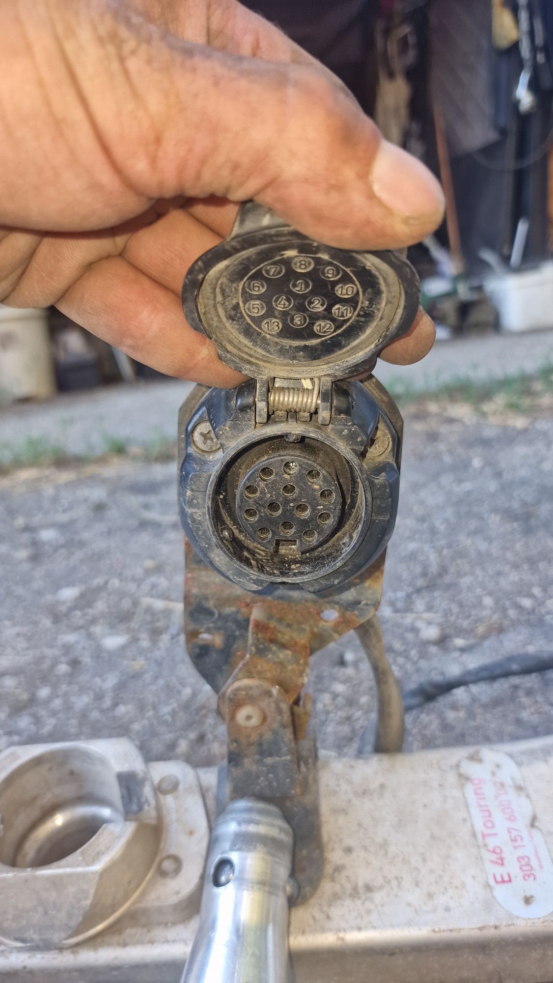 свалящ се Теглич  бмв е46