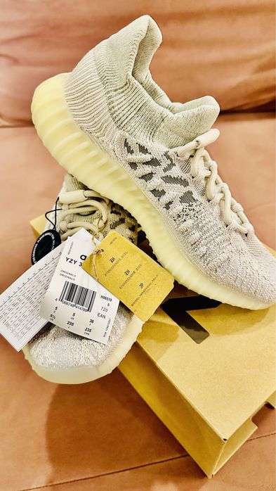 Vand adidasi Adidas Yeezy 350 V2  marimea 38 - NOI -in cutie