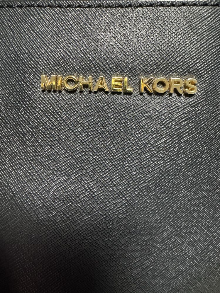 Michael Kors чанта естествена кожа 175 лв