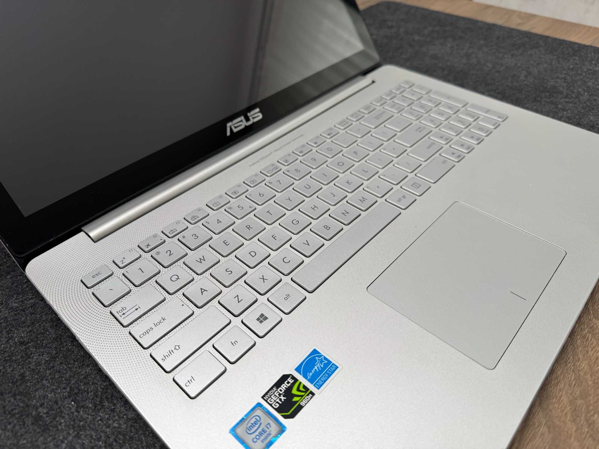 Laptop Asus, i7, ecran 4K si placa video dedicata!