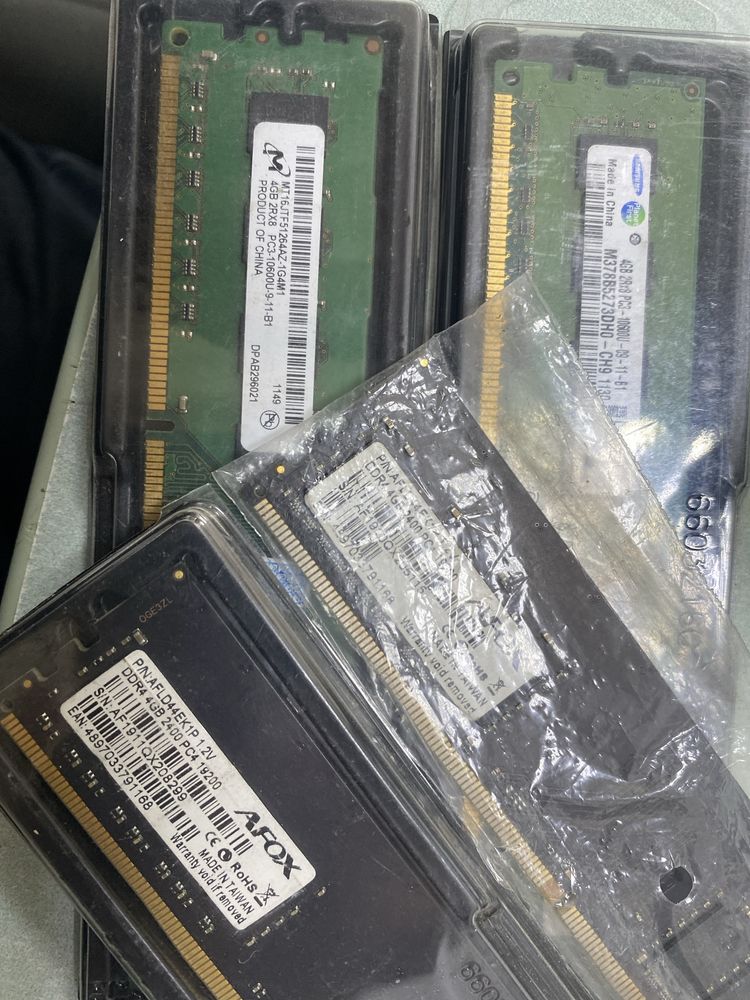 Обмен на ссд. Память 4 гб для компа ddr3 и ddr4