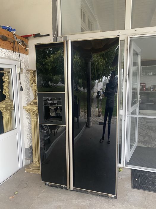 Frigider side by side