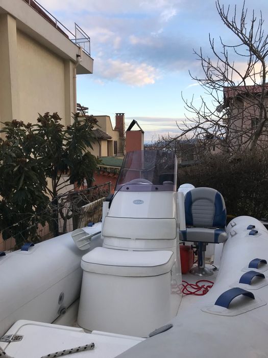 РИП Лодка Grand 470 с двигател HONDA 50hp и колесар, оборудвана.