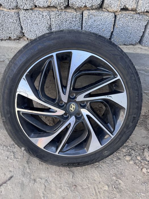 R19 245/45 отличное состояние 1шт запаска