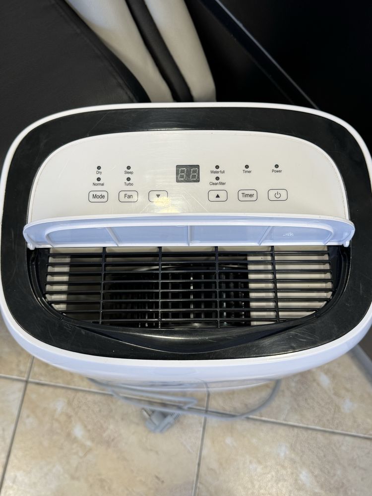 Продавам влагоуловител Homa HDH-20T55