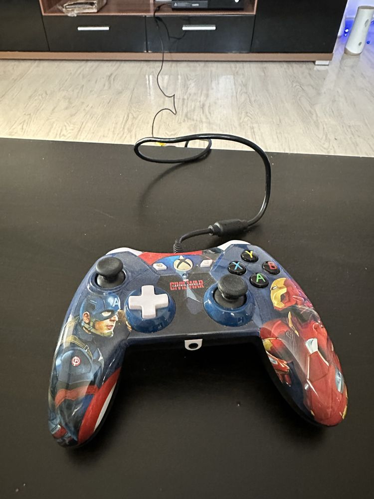 Vand xbox one + maneta + 4 jocuri