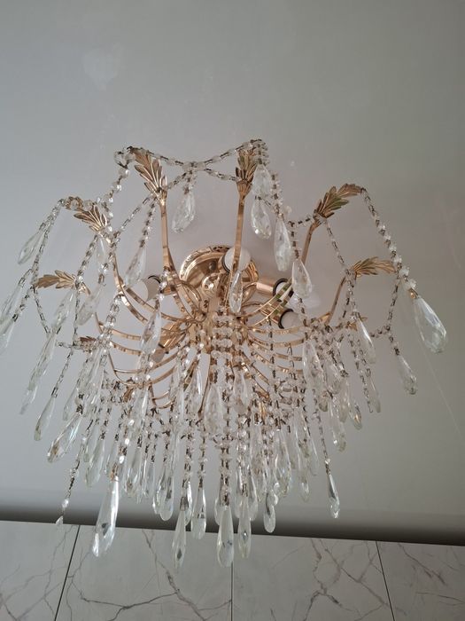 Продам б/у люстру