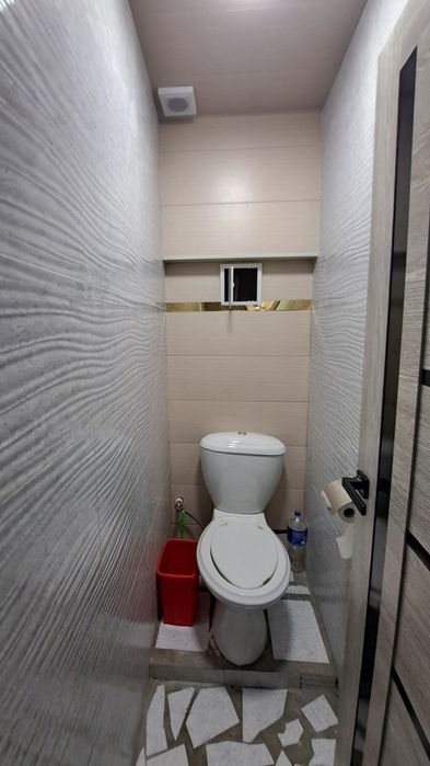 Чирчик шахар 
8-микрораён чинара 
#3-хона 4-этаж 
Квартира ижарага б