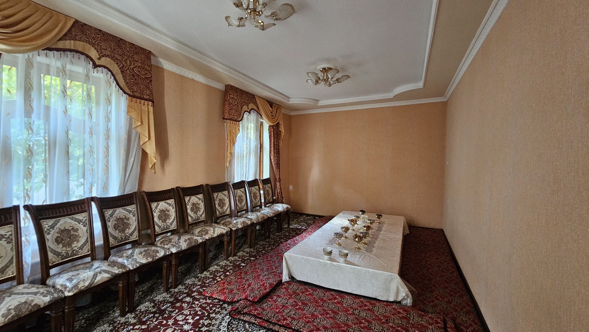 Uy sotiladi. Дом продаётся