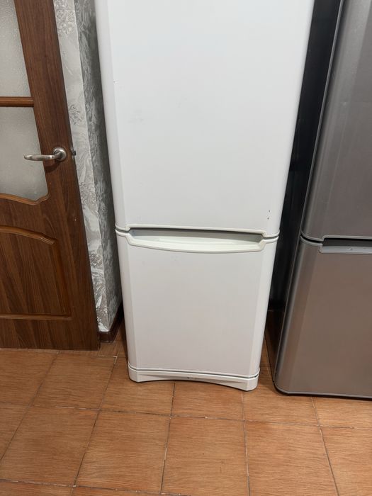 Холодильник белый