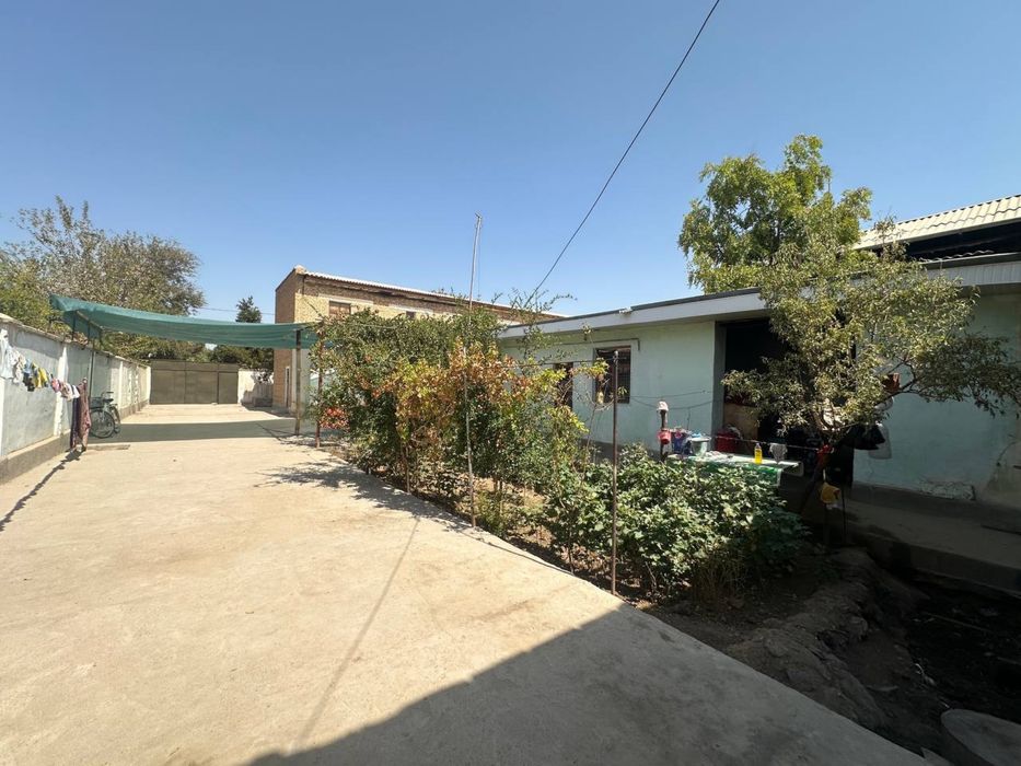 Uy sotiladi srochno arzoniga obmen bor