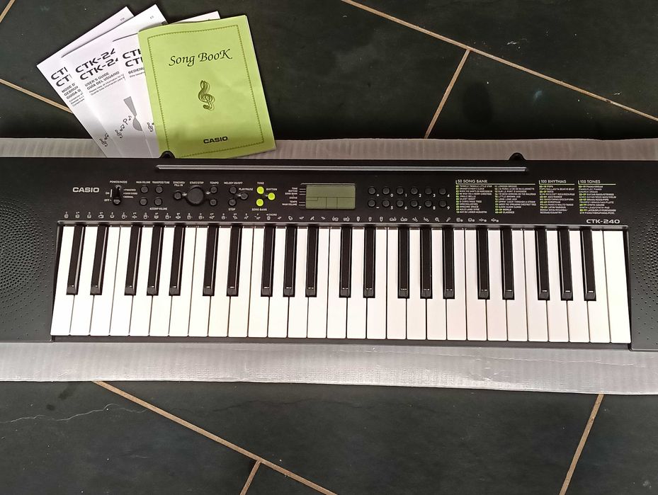 Синтезатор Casio CTK-240