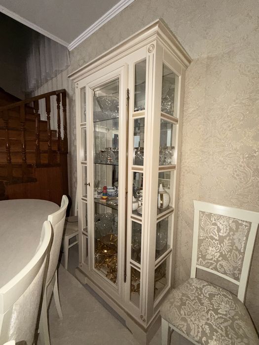 Стол со стульями из натурального дерева