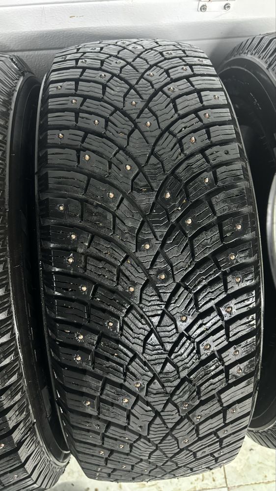 Продам зимнию шипованную резину 265/60/R18 Шины