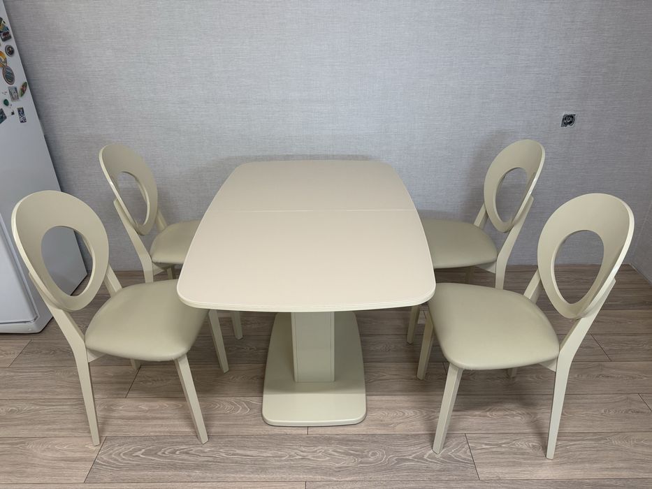 Стол кухонный обеденный