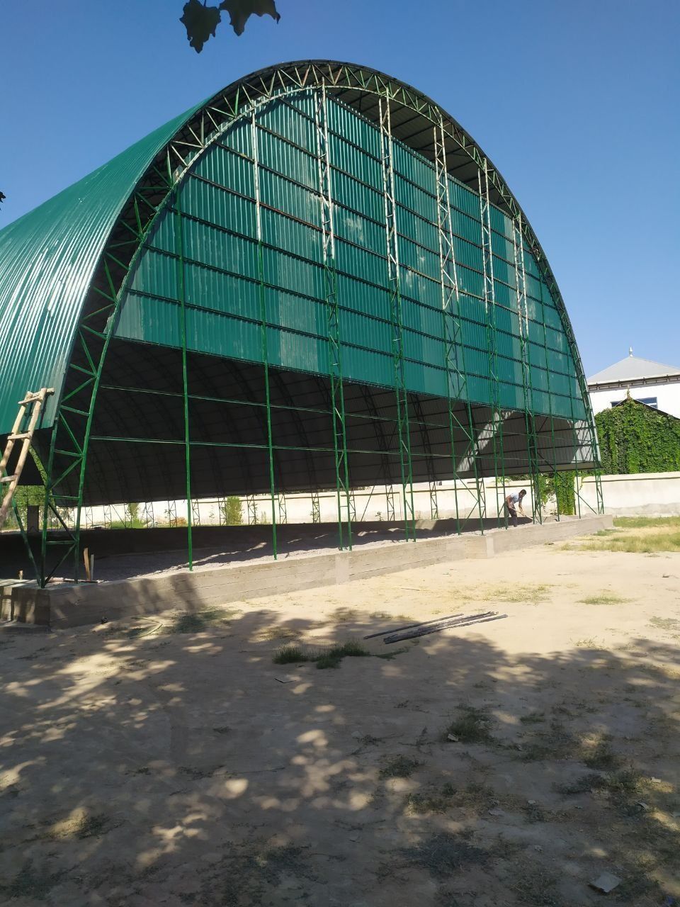 Sizlar uchun xar xil turdagi tom issiqxona stadion va naveslar xizmati